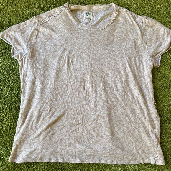 ✨SOLD✨ Care FP Bali Backpacker Tee - Picture 3 of 3